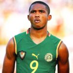 Samuel Eto'o, joueur du cameroun, numéro 9, maillot vert sans manches