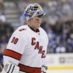 David Ayres sur le glace